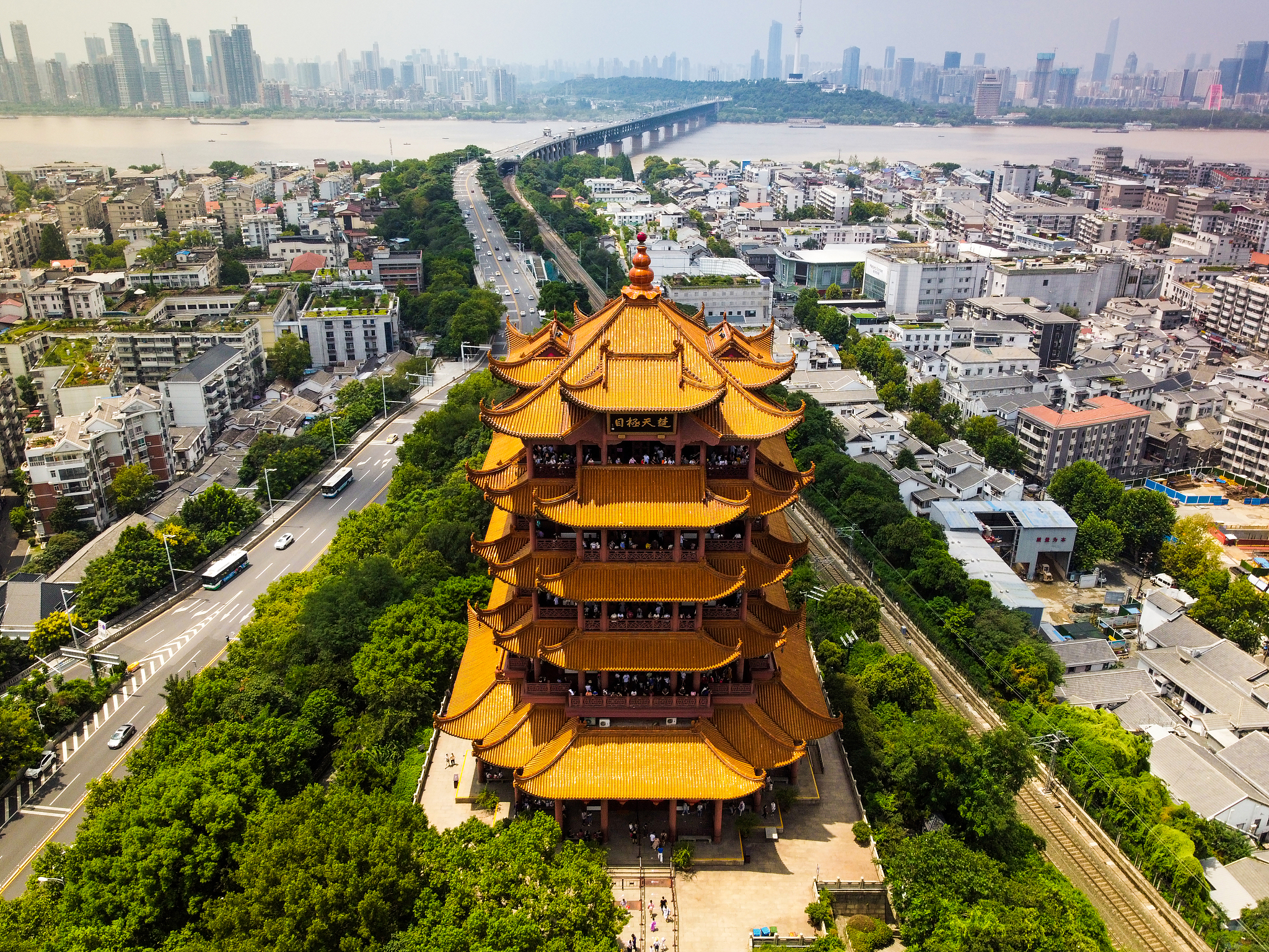 易评助手拼多多：武汉光电子产业助力中国六大核心城市经济发展