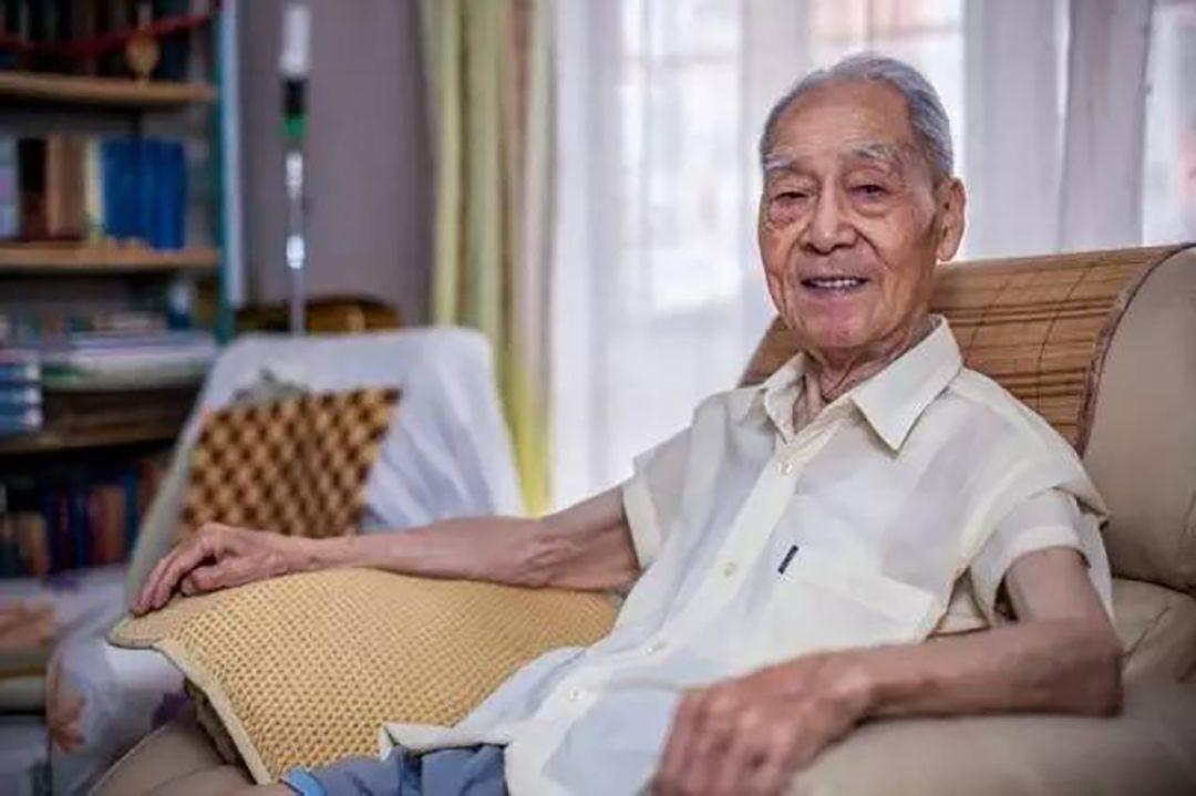 CC助手最新版本：俞敏洪为恩师许渊冲装电梯的温情故事与尊师重教精神