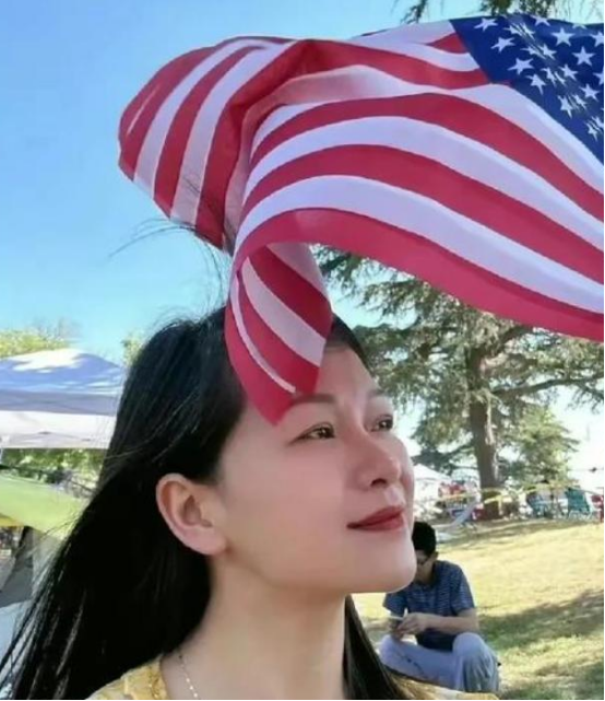 领先助手官网：抛弃家庭追求自由，知名作家在美国生活的反思与悔恨