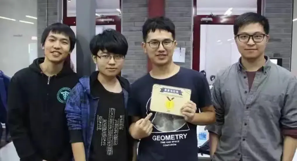 易出评：华中科技大学创业先锋，Manus创始人如何颠覆浙江大学光环