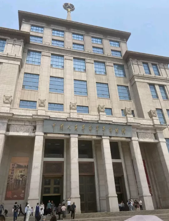 魅力狗官网入口：军博全取消消费项目引发游客不满，服务缺失与管理形式主义的反思