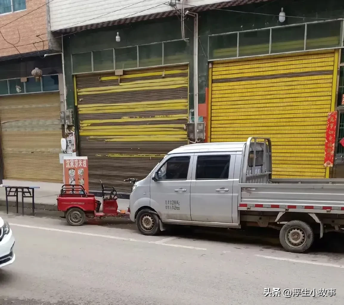小评评助手：商业街倒闭潮来袭，商家痛哭，如何在寒冬中逆势生存？