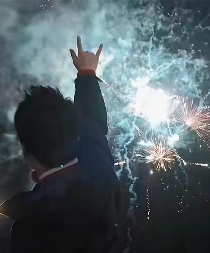 51助手靠谱吗：董宇辉直播首播创1.63亿新纪录，背后是200万人的深夜陪伴与支持