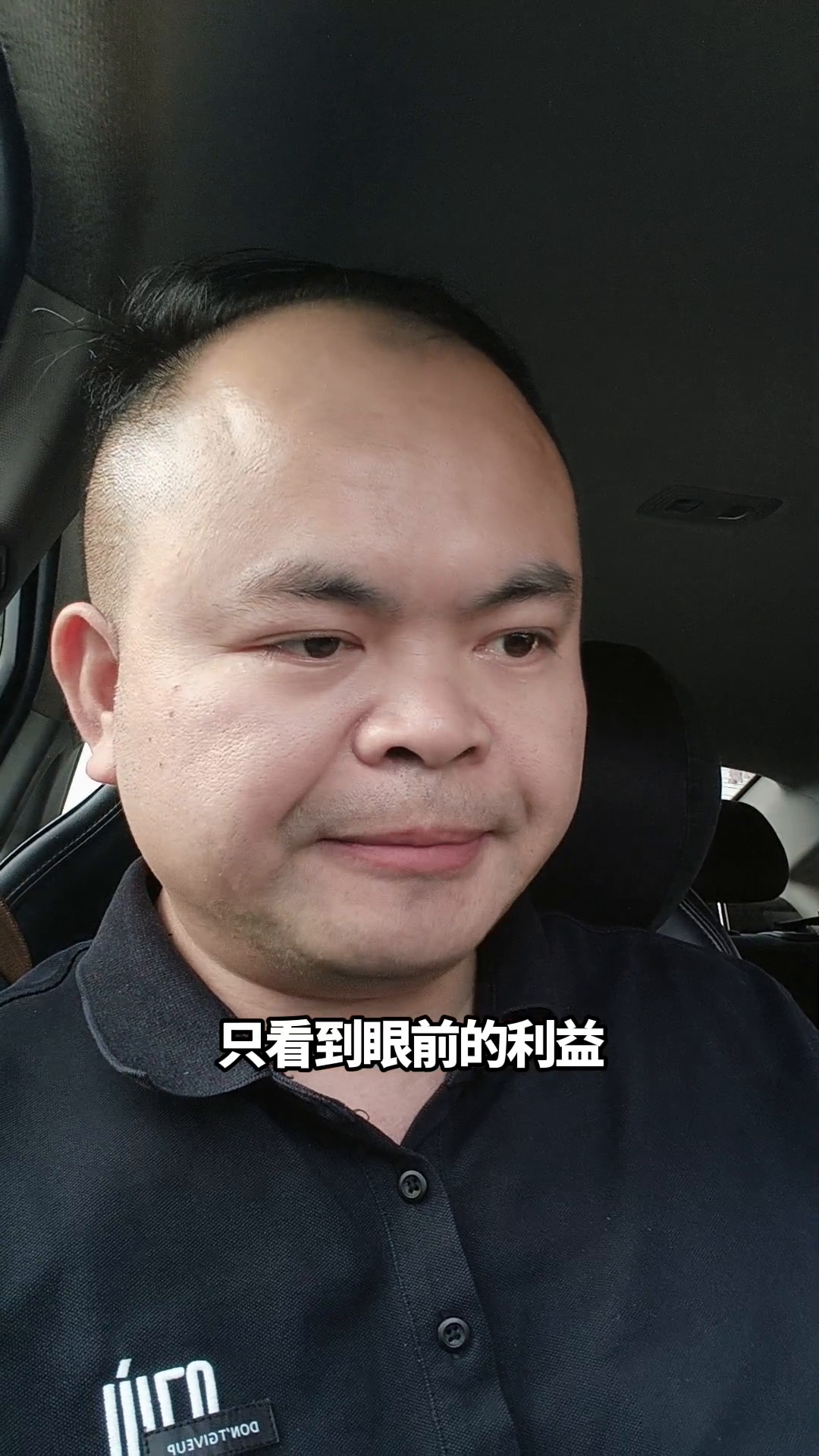 易评助手软件官网：掌握三色理论，自媒体成功的底色、本色与专业色解析