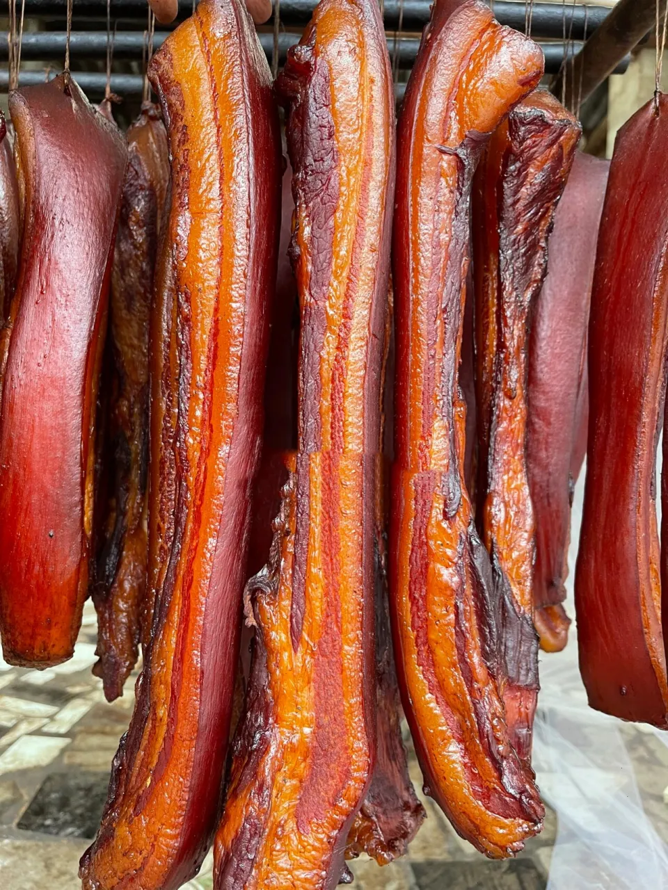 魅力狗：农村柴禾灶与烟熏腊肉，传统美食的消逝与回味