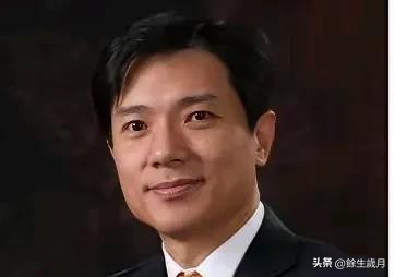 熊猫助手：李彦宏与雷军的领导风格对比，团队执行力与成功的关键差异