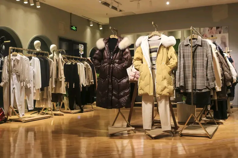 小白助手下载官网：网购对实体店的冲击，便利性与价格优势成主要原因