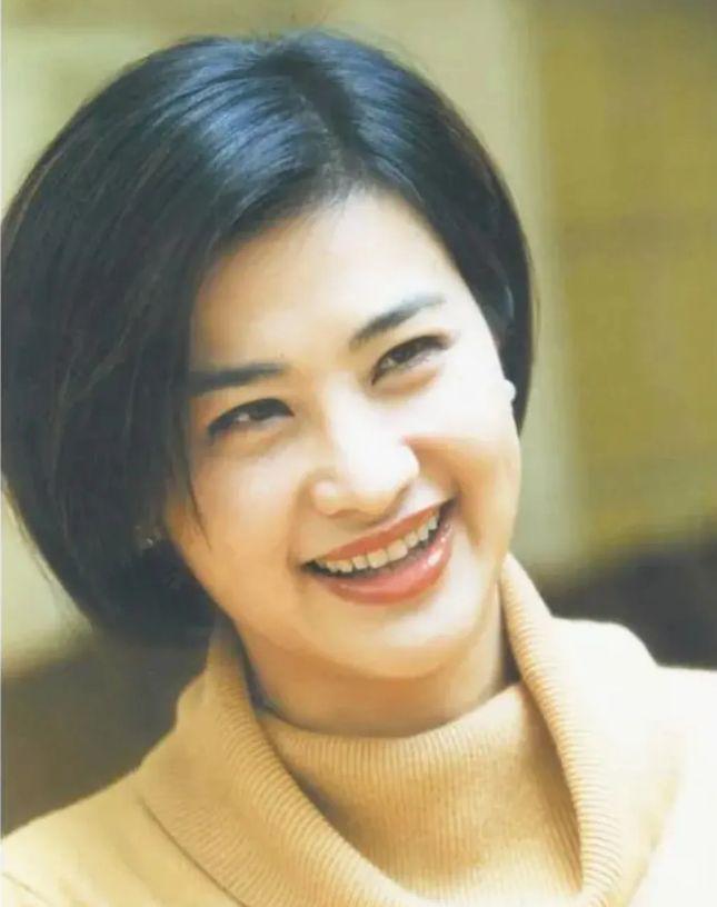 易单助手：吴小莉寻亲救助侄子，感动人心的血缘故事