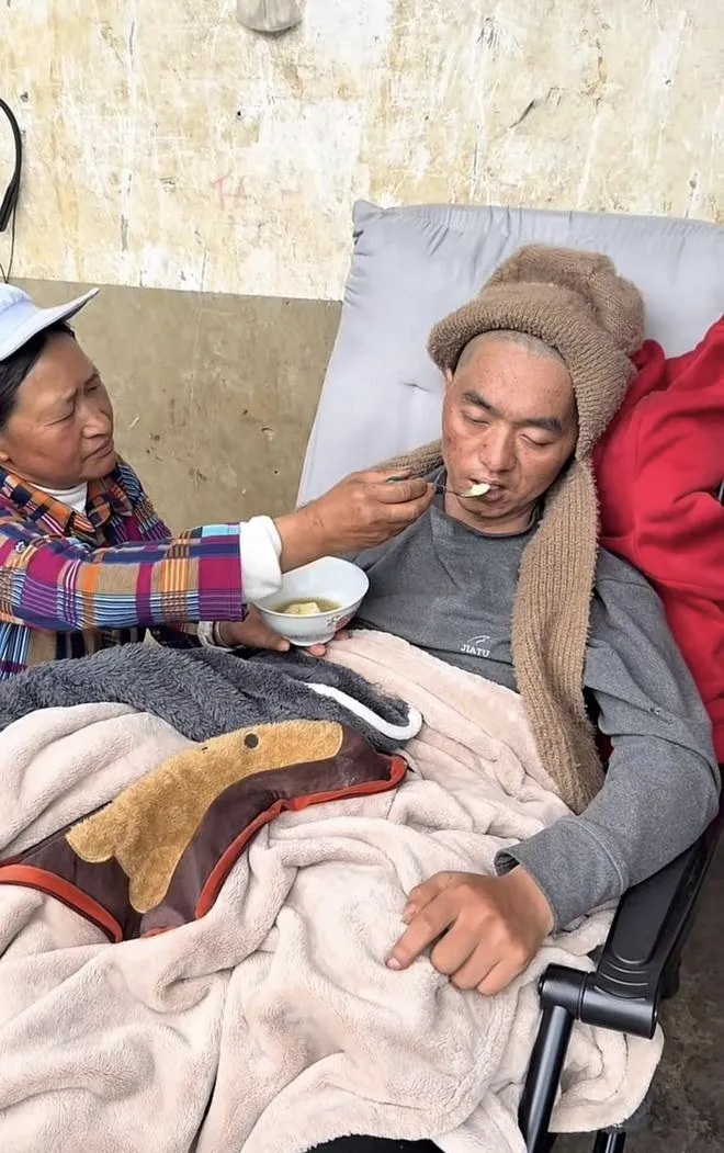 多多出评：33岁抗癌博主小杨哥病逝，留给女儿的爱与勇气永存