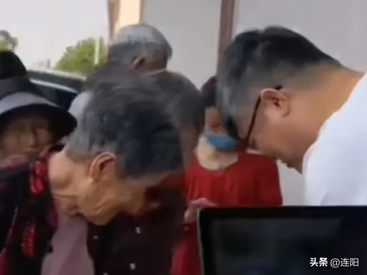 电销掌柜：免费送鸡蛋的背后秘密，商家如何通过平台吸引老年顾客