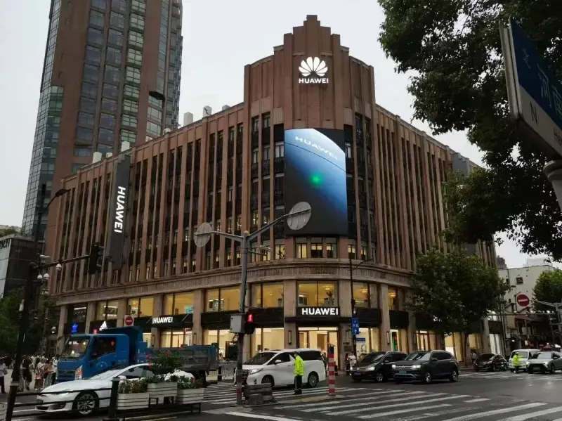 小白助手：中国制造崛起，电动汽车、5G手机与高端服装的国际竞争新格局