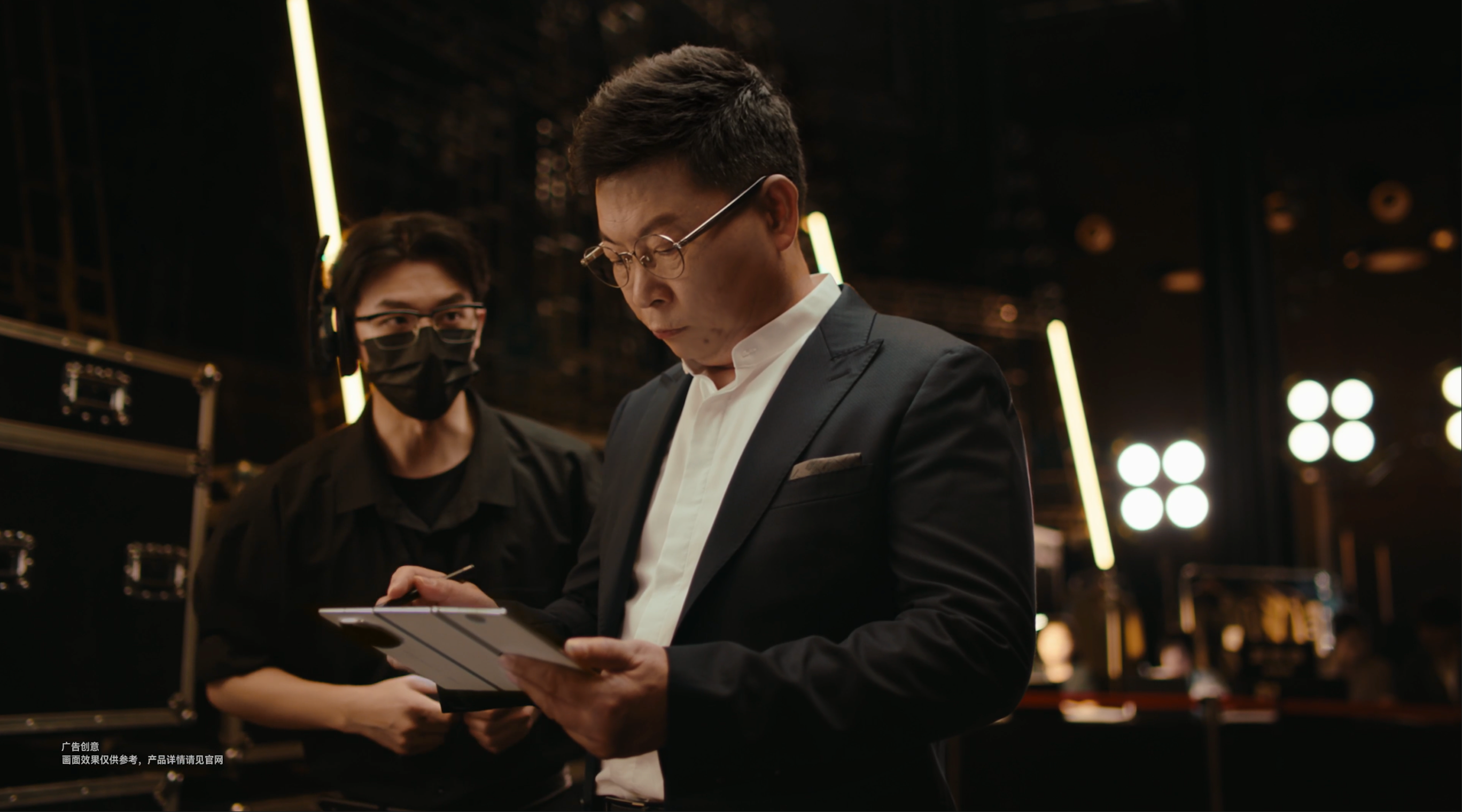 星评助手：华为Mate XTs非凡大师发布，全新三折叠屏手机与手写体验解析