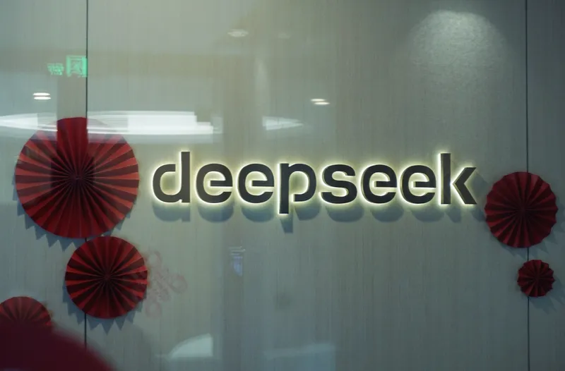 易评助手软件：DeepSeek颠覆巨头，算法胜算与开源策略的成功之路
