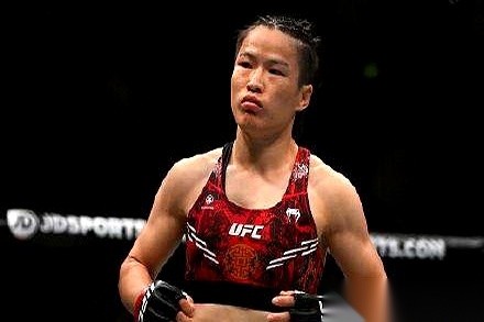 东风助手网站：张伟丽，从冠军宝座到挑战极限，勇敢追寻传奇人生的故事