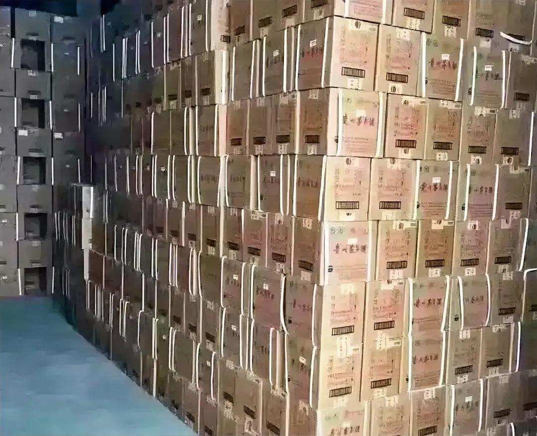 多多留评工具：茅台股价暴跌背后，白酒行业的消费变革与资本泡沫崩盘分析