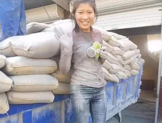黎明助手：水泥妹谎言被揭穿，离婚后陷入尴尬境地，网红梦碎的悲惨现实