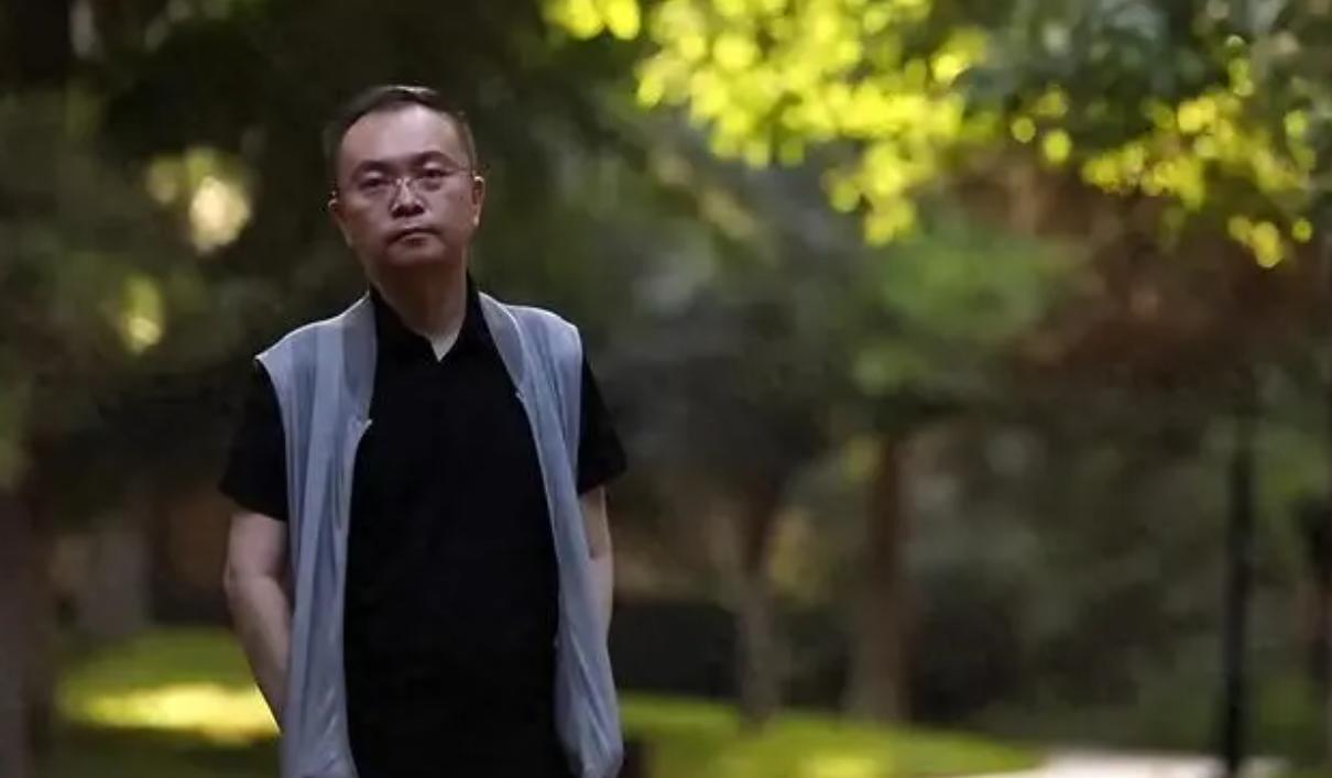 领先助手：刘强东关怀员工，助蔡磊抗击渐冻症的感人故事与希望之路