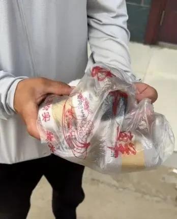 琦玉助手：女子为追回网购袜子，千里维权揭小人本质，引发网友热议