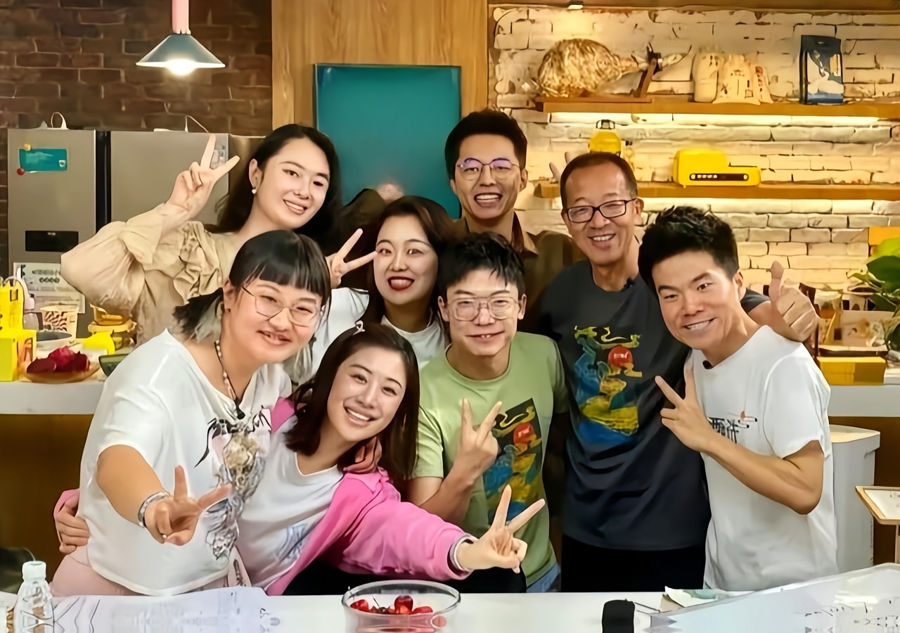 易出评：东方甄选顿顿离职引发关注，新主播接棒能否稳住粉丝？