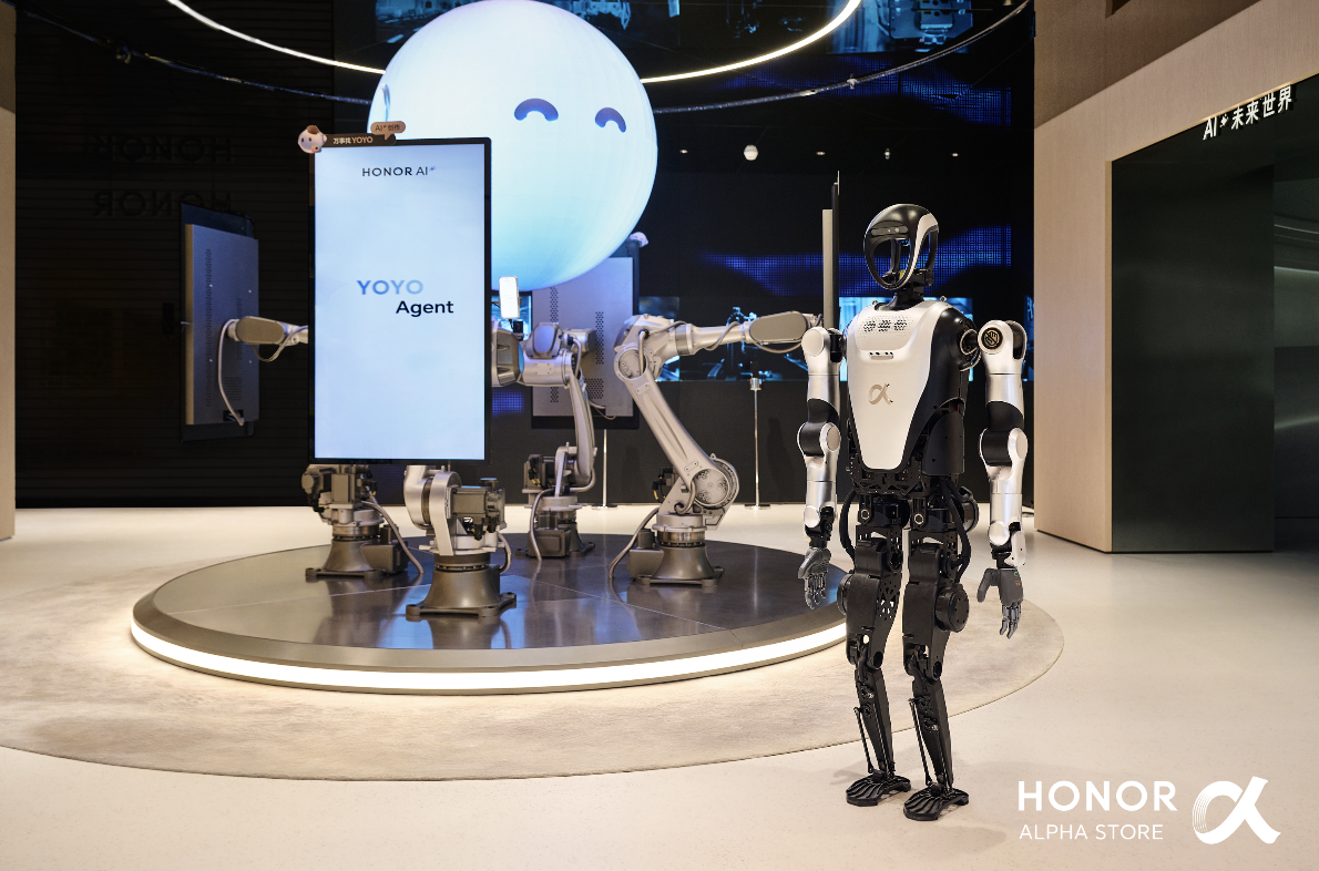 超评助手邀请码：荣耀阿尔法旗舰店揭幕，共创AI智慧生活新未来，李健展望全球化战略