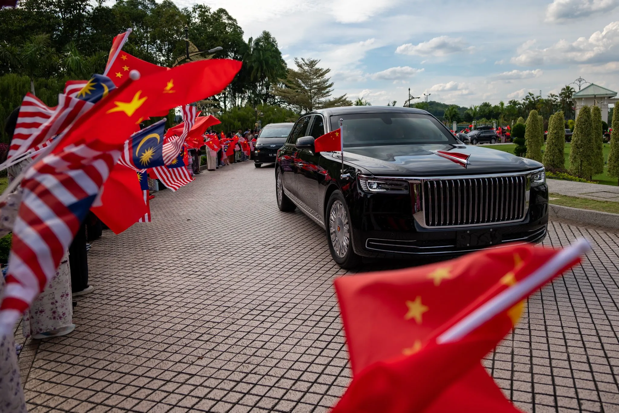 团粉助手：东盟国家为何选择与中国深化贸易关系而非跟随美国脱钩？