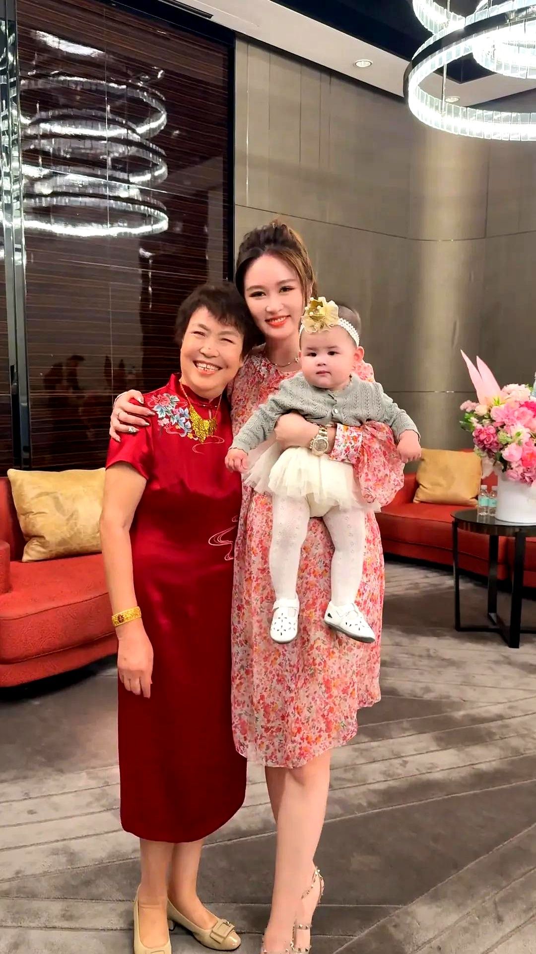 觉醒助手：网红情侣分手内幕曝光，男方直播喊冤引发热议！