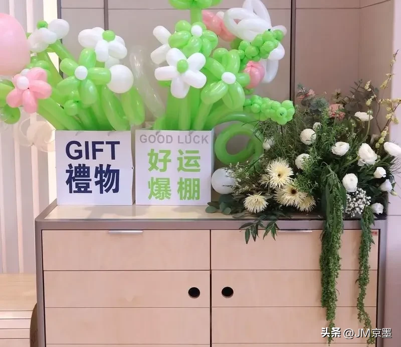 权重大师靠谱吗：加盟仟吉烘焙店，机遇与挑战并存，投资者如何决策？