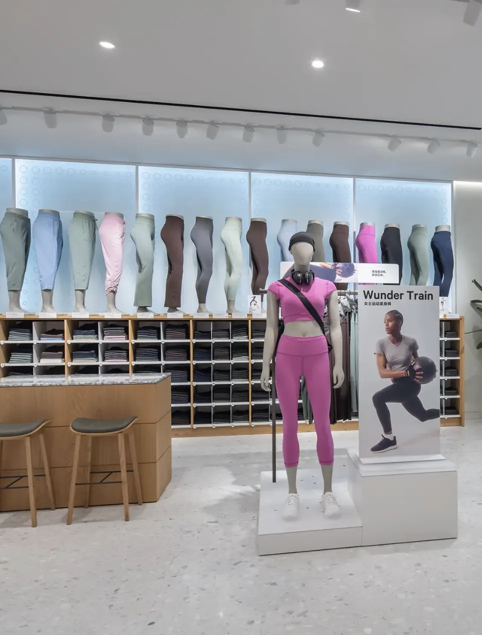 小Z助手：Lululemon的品牌转型，从“白骨精”到小镇贵妇的新时尚选择