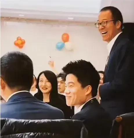 东风助手：刘润与俞敏洪的对话，历史、商业和价值观的碰撞