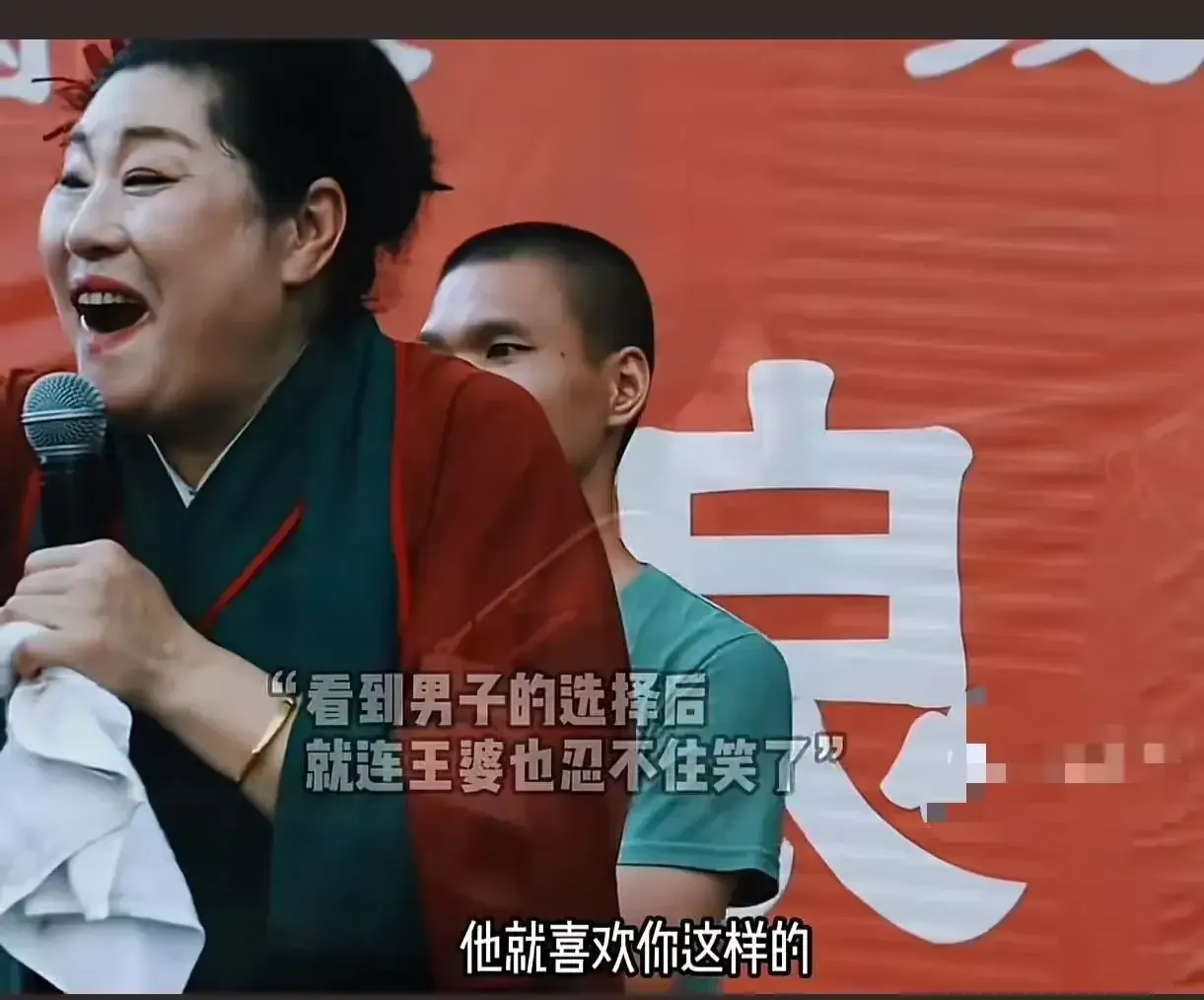 J助手邀请码：当普通小伙幻想成网红，揭示现代人价值观的迷失与追求