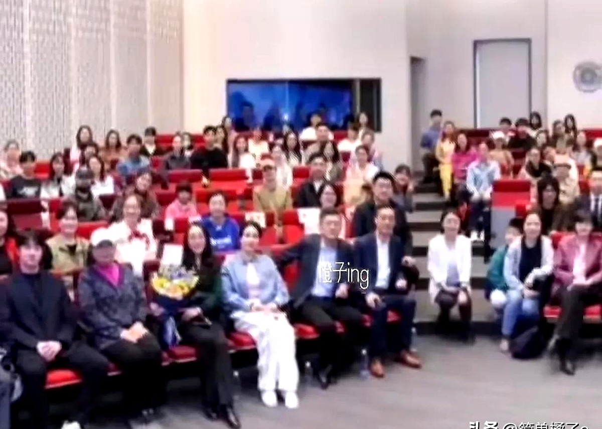 拼多多动销出评：董宇辉清华美院合影引热议，围绕他的“磁铁效应”现象解析