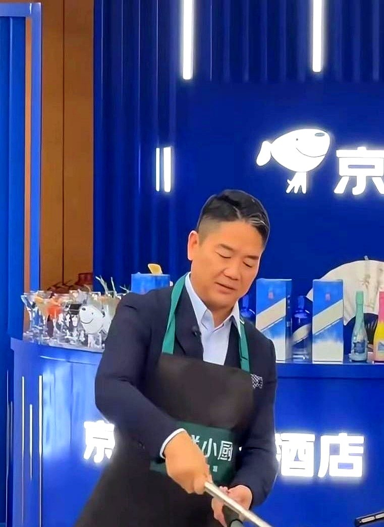 超单助手出评软件：刘强东直播新策略，重新定义预制菜与电商信任关系