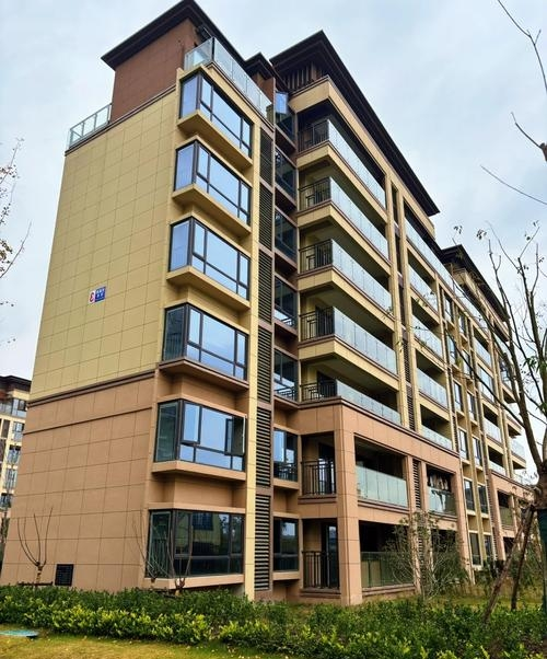 语音助手最新版本：白送房子的背后，债务转移与固定资产的残酷真相