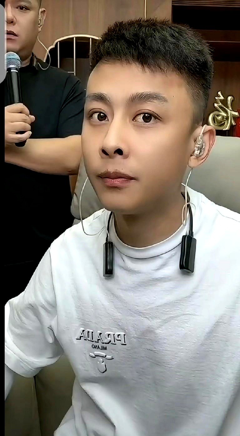 多多自动批发出评软件：快手主播洋洋洋PK引发争议，情绪带货新套路曝光！