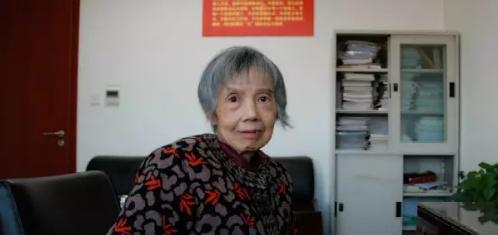 小评评助手邀请码：女科学家黄令仪与中国芯片研发的奋斗历程，从无到有的传奇之路