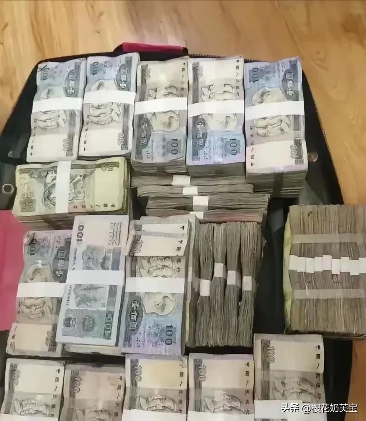 小G助手：清理老房子发现的老版百元人民币，还能用吗？价值何在？
