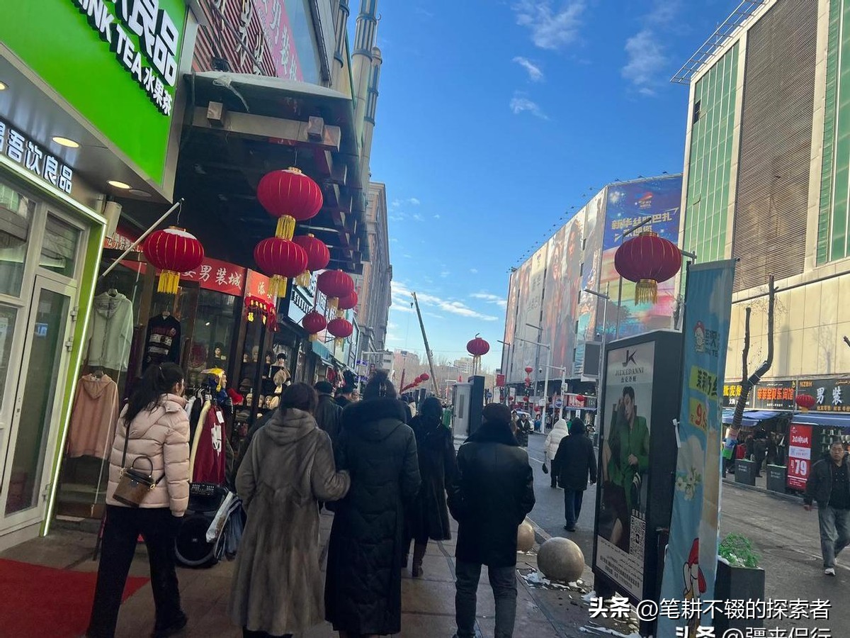 超单助手小号：实体店生存困境，网购崛起与体验式消费的挑战