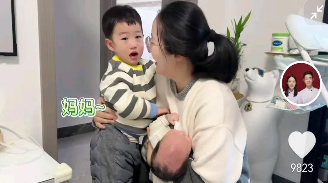 小G助手下载：火姐和猫哥的二公子名字揭晓，从陌生到熟悉的家庭温馨故事