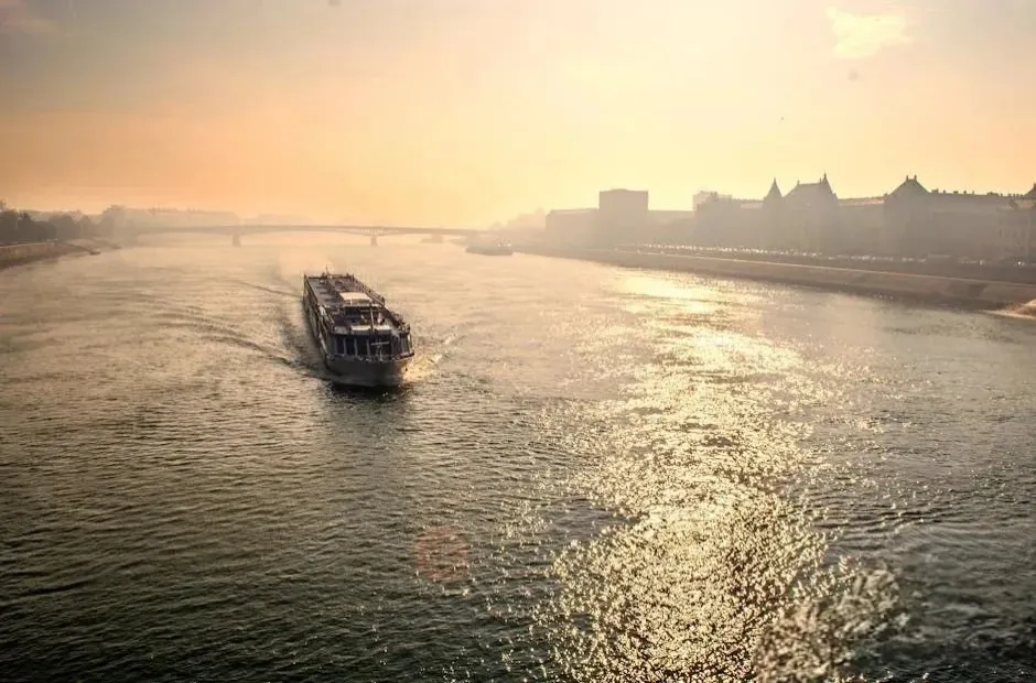要火助手：红海航运危机，全球物流受挫，快递延误涨价影响每个消费者