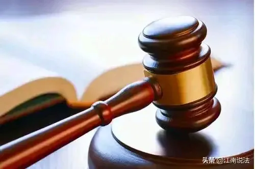新小x助手：陕西出租车司机因接病人被扣车，挑战权力任性引发社会热议