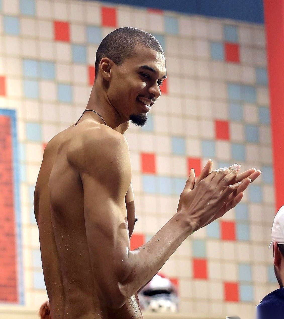 51助手软件官网：詹姆斯与亚马逊官宣，新秀签约Exhibit 10合同，NBA生涯的悲喜交加