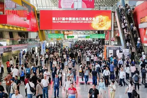 小Q助手：日本线下购物为何热潮不减？揭秘服务与社交的魅力所在