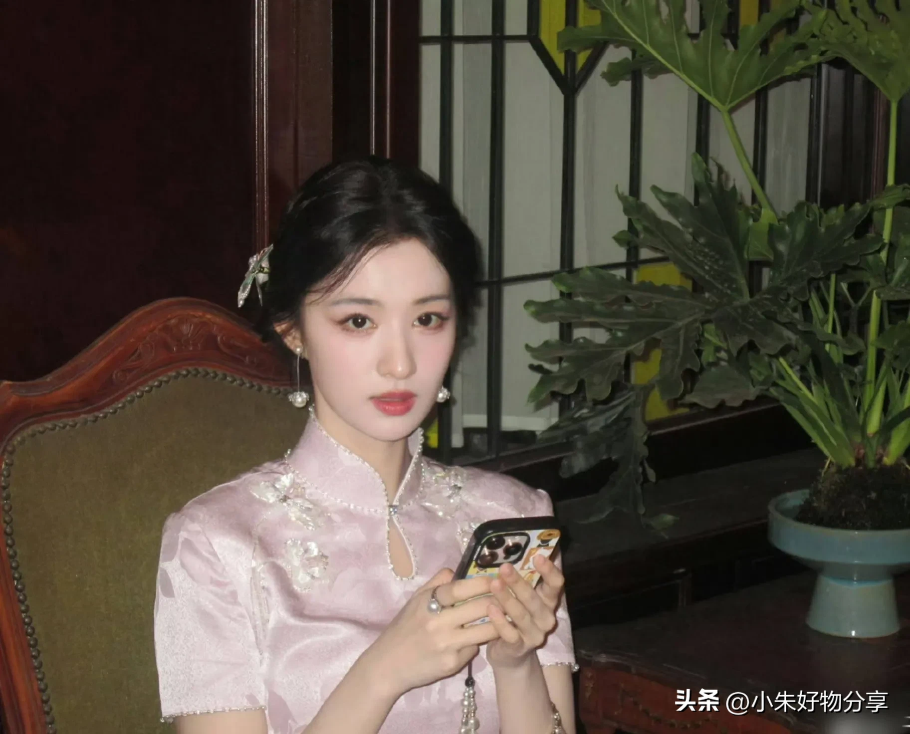 多多留评官网邀请码：王楚然手写信引发热议，真实与温暖的力量在娱乐圈中的稀缺之美