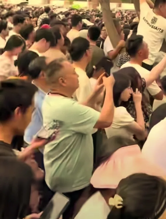 小M助手：开封王婆携茶香来信阳，说媒之旅引发文化交流与美好姻缘期待
