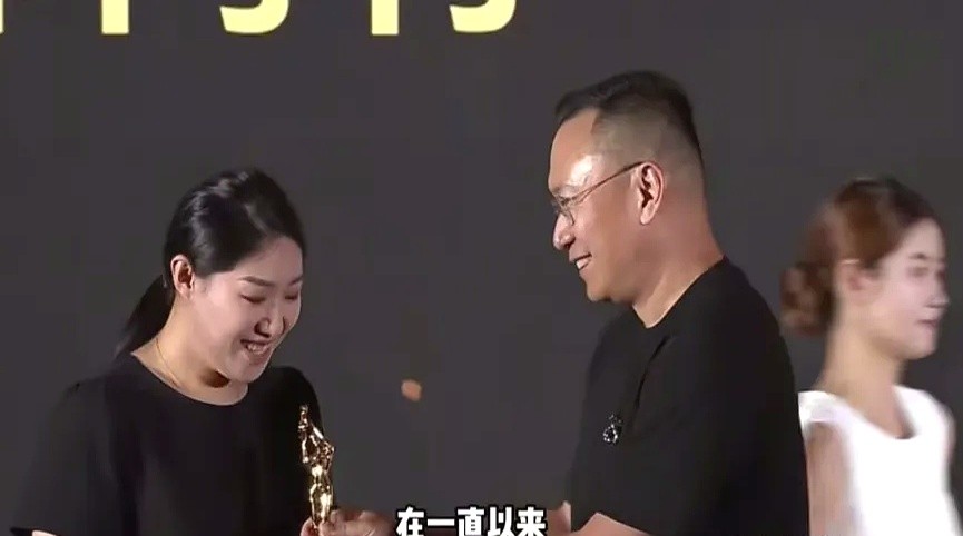 小U助手教程：与辉同行，稳定品牌形象的电商营销策略解析