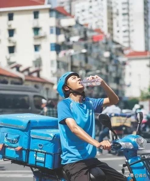小Z助手：外卖员的未来与社保困境，如何改善工作环境和生活保障？