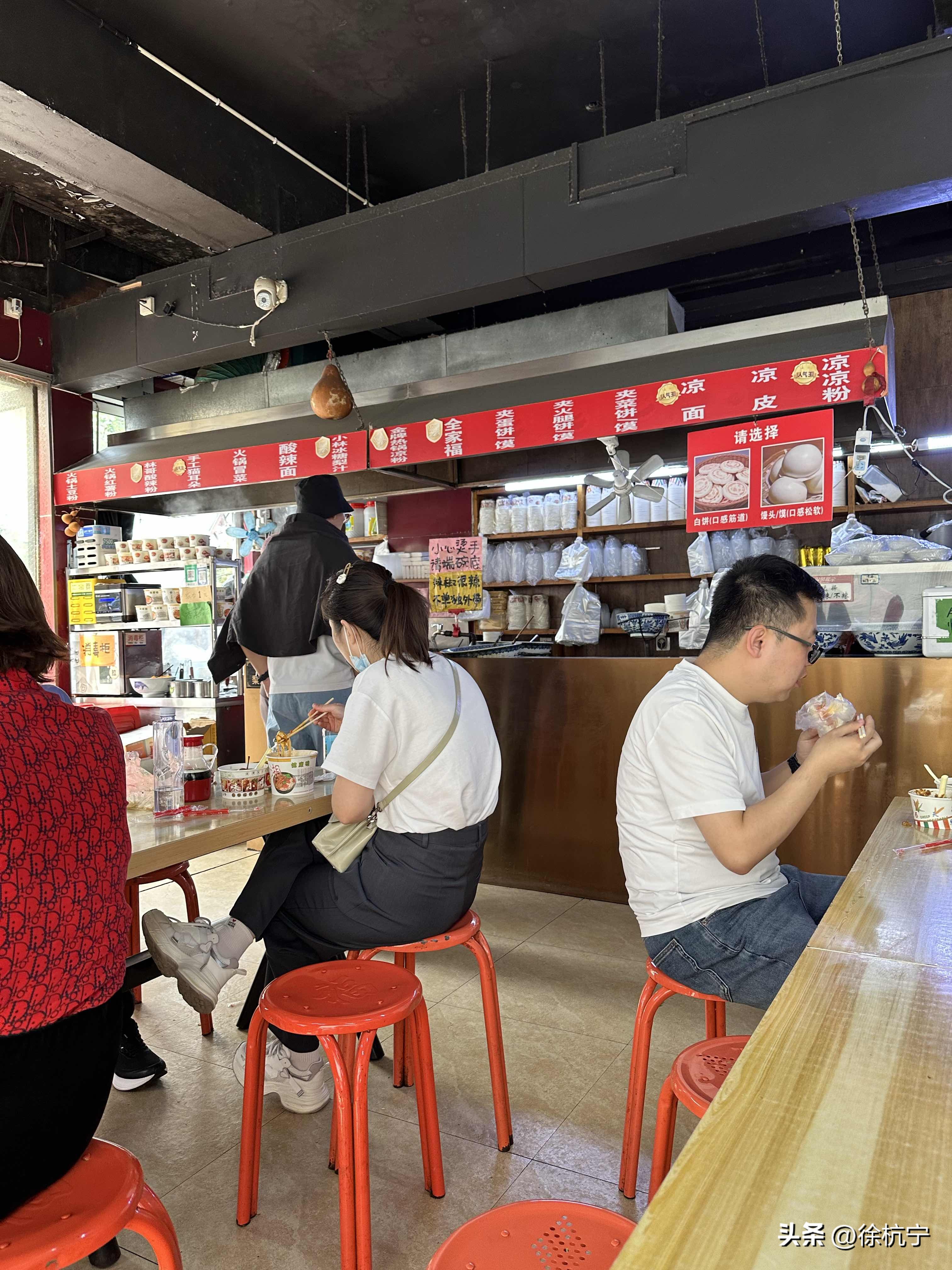多单助手靠谱吗：太原衣购与美食怀旧，在秋日街头的生活记忆