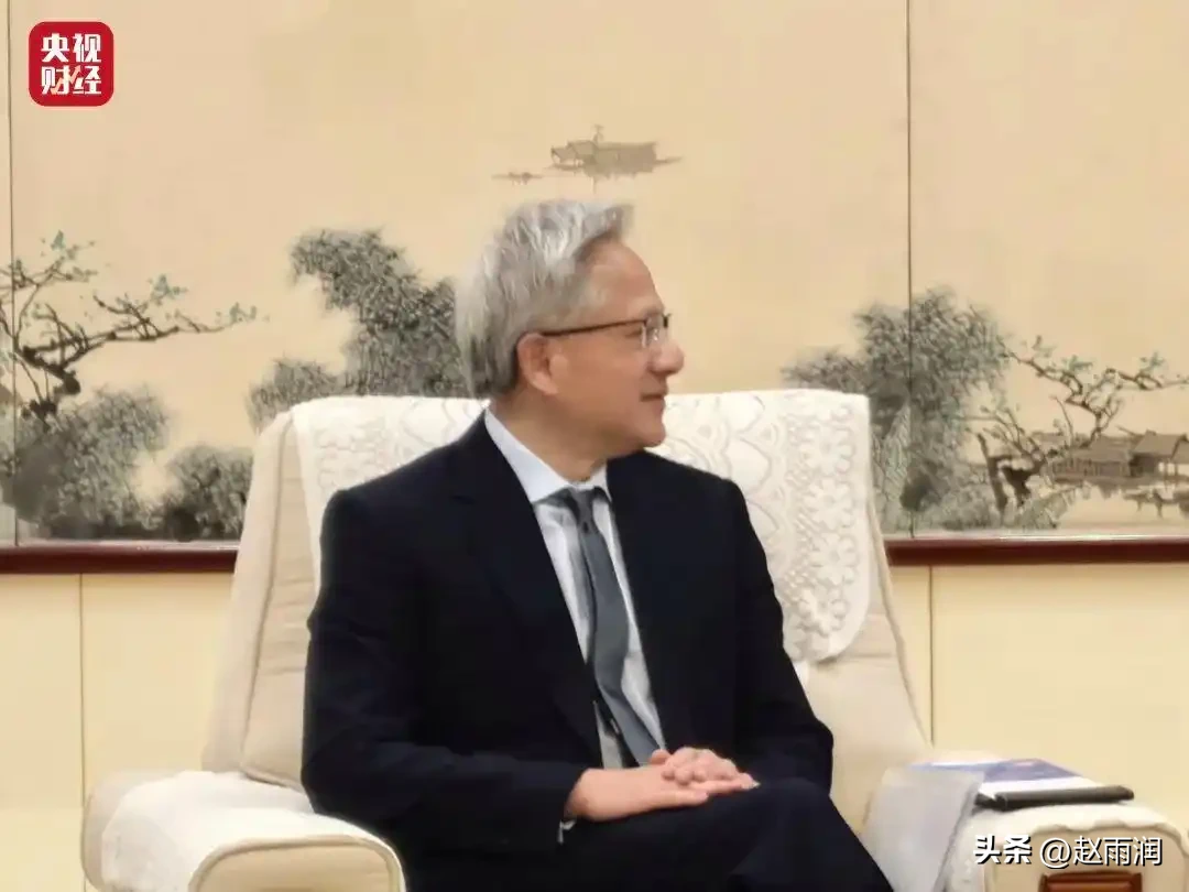 易评助手出评软件：英伟达CEO黄仁勋，在中美科技博弈中的战略突围与物理AI概念解读