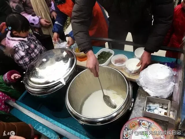 易单助手：一年赚30万的暴利生意，豆腐脑摊位投资小，利润高！
