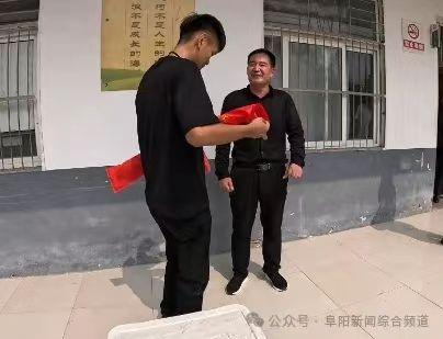 权重大师操作步骤：拾金不昧与法律底线，阜阳汉堡店老板与兰州乘客的道德抉择